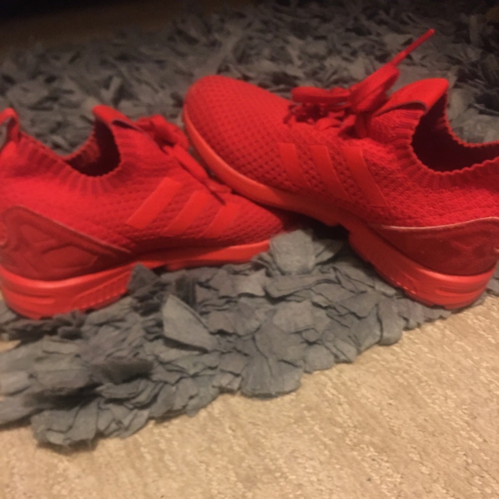 Boys size, ladies 7,5 or 8 fit